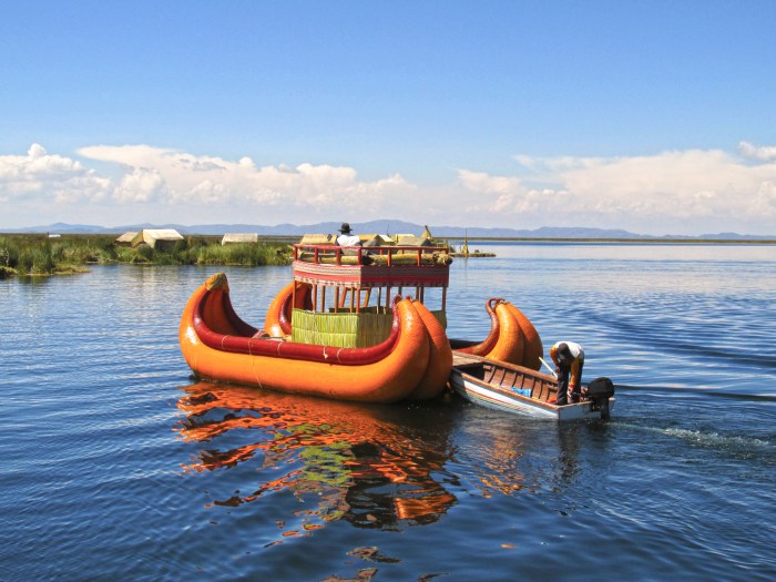 reed boat lake titicaca